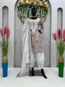 DISEÑADOR GEORGETTE PESADO BORDADO TOP DHOTI CON DUPATTA ROSA CON BLANCO - Product Image 6