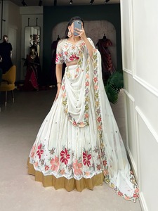 Traje de diseñador moderno Georgette Lehenga Choli & Dupatta Lentejuelas Hilo Bordado Trabajo Proveedor mundial a la venta - Product Image 2