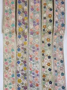 2024 nuevos diseños fabricante personalizado oro encaje ajuste 3D flor bordado recorte encaje con cuentas - Product Image 2