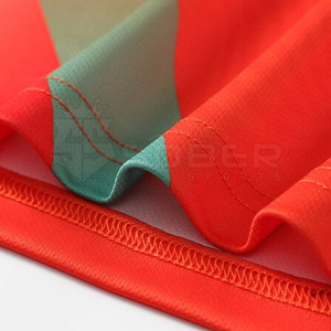 Ensemble d'uniformes de football sur mesure 2024 en 100 % polyester avec maillot imprimé numériquement et vêtements de sport en gros pour les équipes de club - Product Image 5