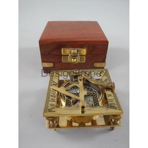 Coffret cadeau de luxe en bois fini naturel Sextant nautique en laiton Accessoires de décoration de maison de luxe fabriqués en Inde - Product Image 1