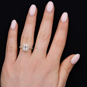 Glace pilée 3.55 Carat Radiant Cut Moissanite Diamant Hidden Halo Bague de fiançailles Élégant Allongé Radiant Solitaire pour femme - Product Image 5