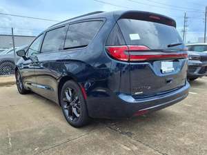 2025 asequible cChry-sler Pacif-ica Limited FWD - Product Image 3