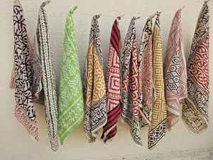 ผ้าพันคอผ้าฝ้ายออร์แกนิค ชุด 10 ผืน พิมพ์ลายด้วยมือ สไตล์โบฮีเมียน ผ้าคลุมศีรษะ เครื่องประดับแฟชั่นที่เป็นมิตรต่อสังคม - Product Image 5