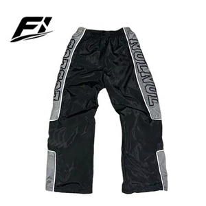 Pantalones cortavientos personalizados al por mayor para hombre, informales, con bordado desgastado, tallas grandes, estilo urbano, ligeros, de poliéster, fabricados en EE. UU. - Product Image 1