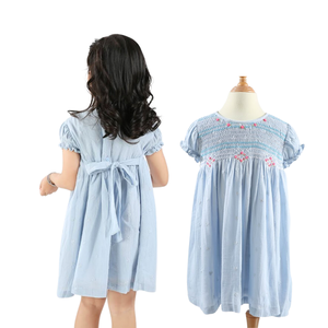 Vêtements pour enfants Vêtements pour filles Robes pour filles Robe smockée pour filles en gros pour enfants de 1 à 8 ans Bleu Court 100% coton - Product Image 4