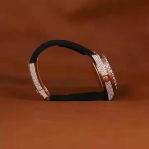 Montre de style hip-hop haut de gamme avec boîtier en acier et bracelet en caoutchouc noir, affichage automatique de la date et verre Moissanite glacé au diamant - Product Image 3