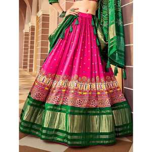 Espectacular Lehenga Choli de Seda Gaji Rosa Intenso con Estampado Digital, Ropa India y Pakistaní - Product Image 3