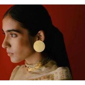 SOUMYA CREATIONS Boucles d'oreilles pendantes en laiton plaqué or faites à la main pour femmes, accessoires de fête classiques, élégants et tendance, modèle 205 - Product Image 1