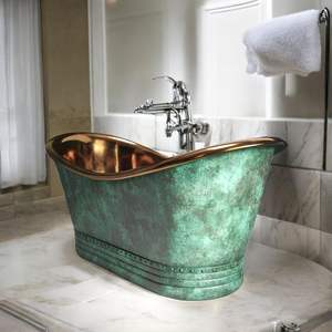 Baignoire en cuivre élégante pour une conception de salle de bain moderne et luxueuse, créant une expérience de bain riche en esthétique et confortable - Product Image 1