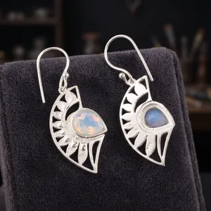 Niharika Gems Boucles d'oreilles pendantes bohèmes en argent sterling 925 pour femme, motif géométrique, opale laiteuse sertie en clos, faites à la main - Product Image 3
