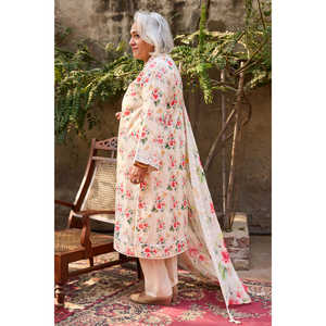 Ensemble de costume en tissu lawn brodé et imprimé pour femmes, 3 pièces, avec dupatta en mousseline de soie brodée et imprimée BM-62010 - Product Image 5
