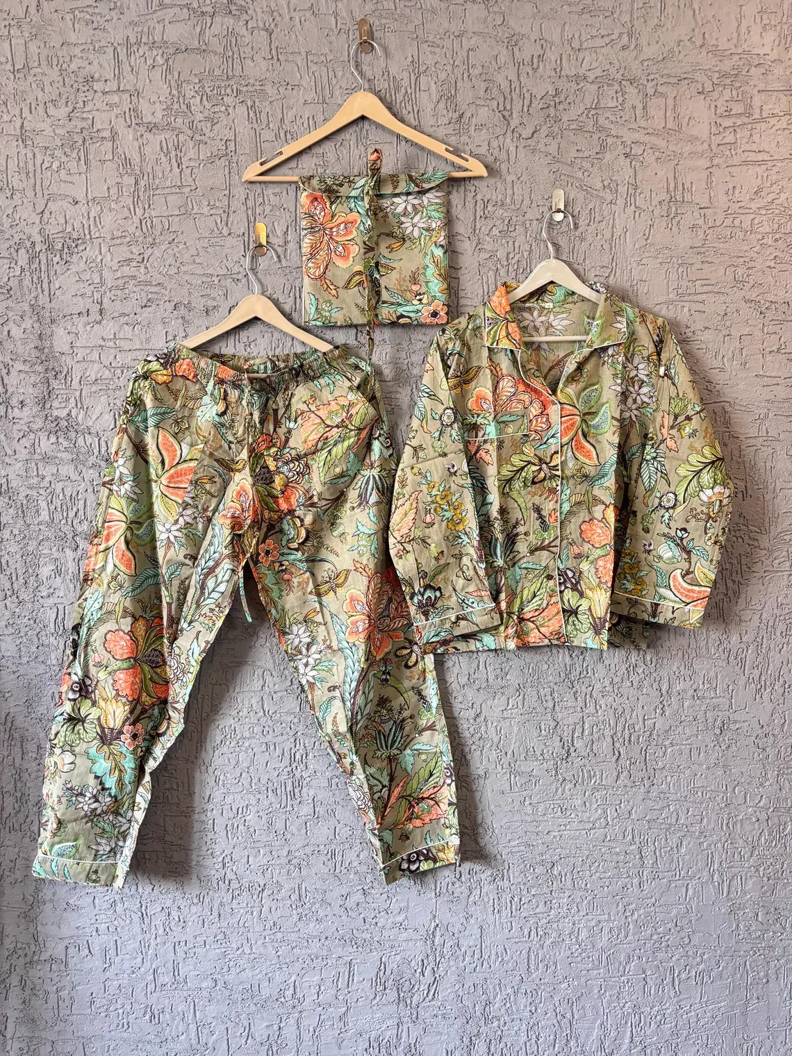 โกลเด้น