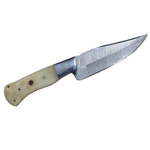 Couteau de poche de chasse en acier Damas haut de gamme avec manche en bois Couteau de chasse en acier Damas forgé à la main personnalisé - Product Image 1