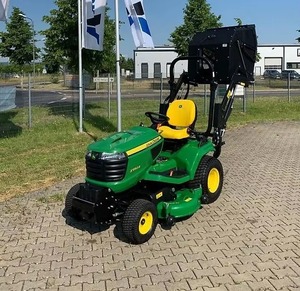 Tracteur tondeuse à gazon John Deer X950R de qualité industrielle, moteur 2 temps 125cc, avec bac à herbe de 200L, transmission 4x4 et garantie de 3 ans - Product Image 3