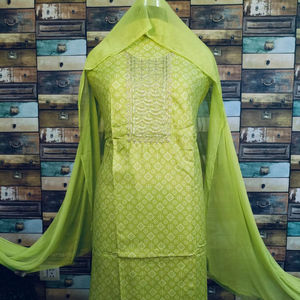 Traje clásico de algodón de seda con solapa de muesca Elegante étnico Salwar Kameez para adultos Trabajo de estampado de alta calidad Elegancia atemporal - Product Image 1