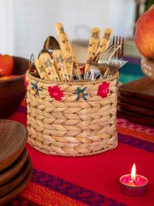 Porte-couverts en jacinthe d'eau tissé à la main avec broderie colorée pour la décoration de la maison fabriqué au Vietnam/SISU - Product Image 3