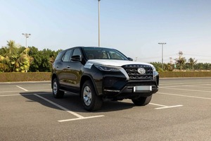 Usado para Toyota Fortuner SUV en Venta, Modelo Hilux RAV4 Wish, Opciones de Combustible Diésel y Gasolina, Caja de Cambios Manual y Automática, Turbo AWD Oscuro R15 - Product Image 6