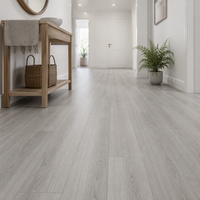 Hellgraue Eiche Wasserfester SPC-Bodenbelag mit Kratzfester Oberfläche, Starrer Kern Klicksystem LVP Vinylplanken für Schlafzimmer-Innenausstattung