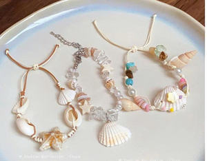 Bracelet en coquillages fait main du Vietnam, bijoux tendance, accessoire de plage naturel - Product Image 4