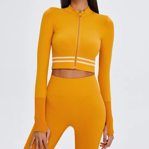 Acheter en gros Personnalisable Spandex côtelé à manches longues recadrée Top veste yoga Top Sportswear Logo imprimé - Product Image 4