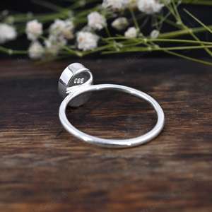 แหวนเงินแท้ 925 ชุบทอง 18k ทรงวงรี 7x9 มม. สำหรับใส่พลอยคาโบชอง  งานแฮนด์เมด  สำหรับใส่เรซิ่นน้ำนมแม่ หรือใส่เถ้ากระดูก  ทำเป็นเครื่องประดับเก็บความทรงจำ DIY - Product Image 6