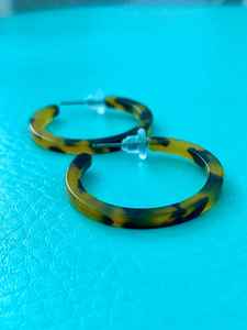 Boucles d'oreilles en résine transparente à la mode Style minimaliste avec des options de couleurs vives - Product Image 4