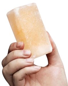 Jabón de sal de cristal del Himalaya elegante tallado personalizado Experiencia de spa Premium con base de piedra Artesanía natural - Product Image 2