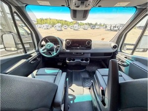 รถบ้าน Tiffin Wayfarer 25JW ปี 2023 สภาพดีเยี่ยม พร้อมเต็นท์บนหลังคา ขายแล้ว - Product Image 5
