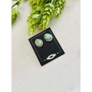 Pendientes de Plata de Ley con Turquesa de la Montaña Sonora Hechos por Navajo, con Engaste de Bisel y Poste - Product Image 4