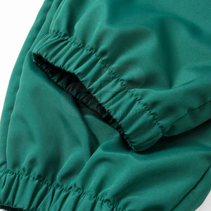 Survêtement rétro haute performance pour homme, idéal pour l'entraînement estival et les tenues décontractées, avec tissu flexible et mouvements fluides - Product Image 5