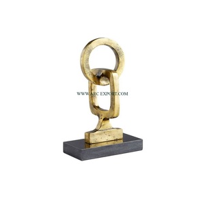 รูปปั้นแฟนซีสำหรับห้องนั่งเล่นประดับโต๊ะสีทองพร้อมฐานสีดำดีไซน์ไม่เหมือนใครทนทาน - Product Image 1