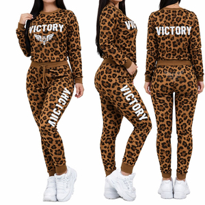 ชุดแทรคสูทลายพรางสำหรับผู้หญิงแบบ Private Label พร้อมเสื้อสเวตเชิ้ตและกางเกงจ็อกเกอร์ปักโลโก้ตามสั่ง - Product Image 1