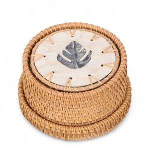 Ensemble artisanal de 6 sous-verres en nacre avec bord en rotin naturel et boîte de rangement en rotin tressé pour la décoration de table - Product Image 2