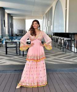 Faites une déclaration avec nos créations de vêtements de mariée attrayantes telles que les magnifiques robes Kanchipuram ornées de pierres exquises - Product Image 4