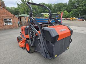 Tractor cortacésped original Kubota G261HD disponible en stock Cortacésped 72 pulgadas plataforma de corte y recolector de césped - Product Image 5