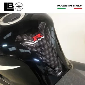 Adesivo Protettivo 3D in Carbonio per Serbatoio Moto SUZUKI, Misura Personalizzata con LOGO per GSXR GSX-R - Product Image 4