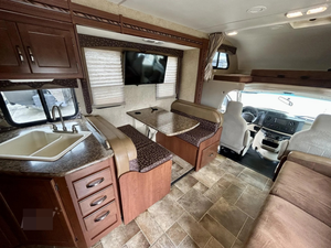 Camping-car T-H-O-R RV M-O-T-O-R C-O-A-C-H 28H 2015 d'occasion en excellent état, haute performance, 36 pieds de long, capacité de charge de 2000 kg, étanche, en acier inoxydable - Product Image 4