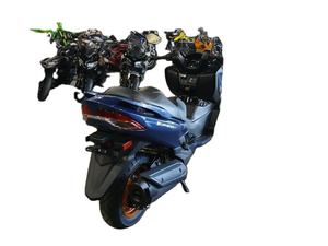 Motocicleta/Scooter Todoterreno de Gasolina, Monocilíndrica, DOHC, de 4 Tiempos y 400cc, Refrigerada por Líquido, Modelo Especial 2026 Burgman 400, en Venta - Product Image 4