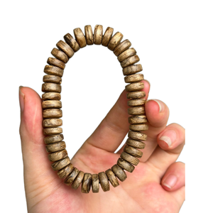 กำไลข้อมือไม้กฤษณาแท้ธรรมชาติ ขายดีที่สุด รูปทรงกลมเรียบ ยืดได้ ผลิตในเวียดนาม พร้อมส่งออก - Product Image 3