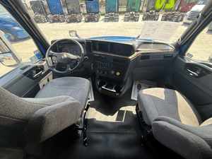 À VENDRE : Camion semi-remorque International LT Sleeper 2020 d'occasion, best-seller, avec toit surélevé, 450 CV, automatique, prêt à être expédié dans le monde entier - Product Image 2