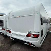 Achetez une caravane de voyage légère, imperméable, à double essieu, d'occasion en bon état, 6 couchages, avec cuisinière et douche