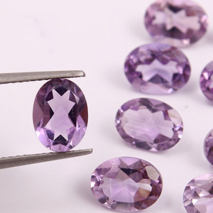 Quartz d'améthyste brésilienne naturelle de qualité AAA 6x4 MM pierre précieuse ovale en vrac pour la fabrication de bijoux - Product Image 1