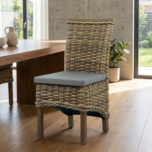 Chaise de salle à manger moderne en rotin tressé naturel avec coussin gris et pieds en bois massif, chaise d'appoint d'extérieur pour patio, salon et usage scolaire - Product Image 2