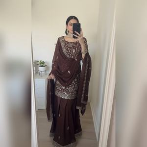 Ensemble exclusif sharara salwar kameez en georgette avec un haut à richement brodé et un pantalon palazzo avec un dupatta assorti pour les sorties décontractées - Product Image 1