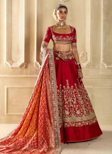 2025 @ Trendy élégant broderie lourde sur chemisier de mariée, Lehenga & Dupatta orné de perles de verre cristal Stone Dabka Work - Product Image 2
