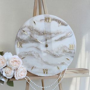 Dernière collection Horloge murale de style ange en résine époxy blanche artisanale personnalisable imperméable pour la décoration de la maison - Product Image 1