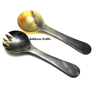 Cuillère en corne de style viking de meilleure qualité faite à la main en matériau naturel ensemble de serveurs à salade en corne de buffle pour la fête au prix de gros - Product Image 6