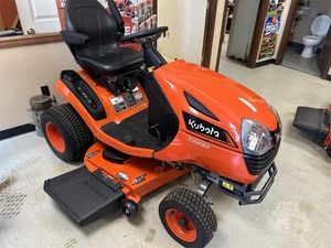 Tractor agrícola Kubota T2290KWT-48 de 21.5HP para uso agrícola, con transmisión hidrostática y plataforma de 48 pulgadas, modelo 2024. - Product Image 3