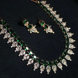 Collier en laiton élégant traditionnel et unique avec argent AD CZ et perle pour les mariages des mariées Fournisseur de produits en vrac - Product Image 1